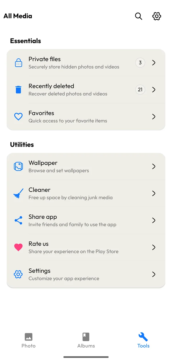 Tools screen with private files, recently deleted, favorites, wallpaper and cleaner